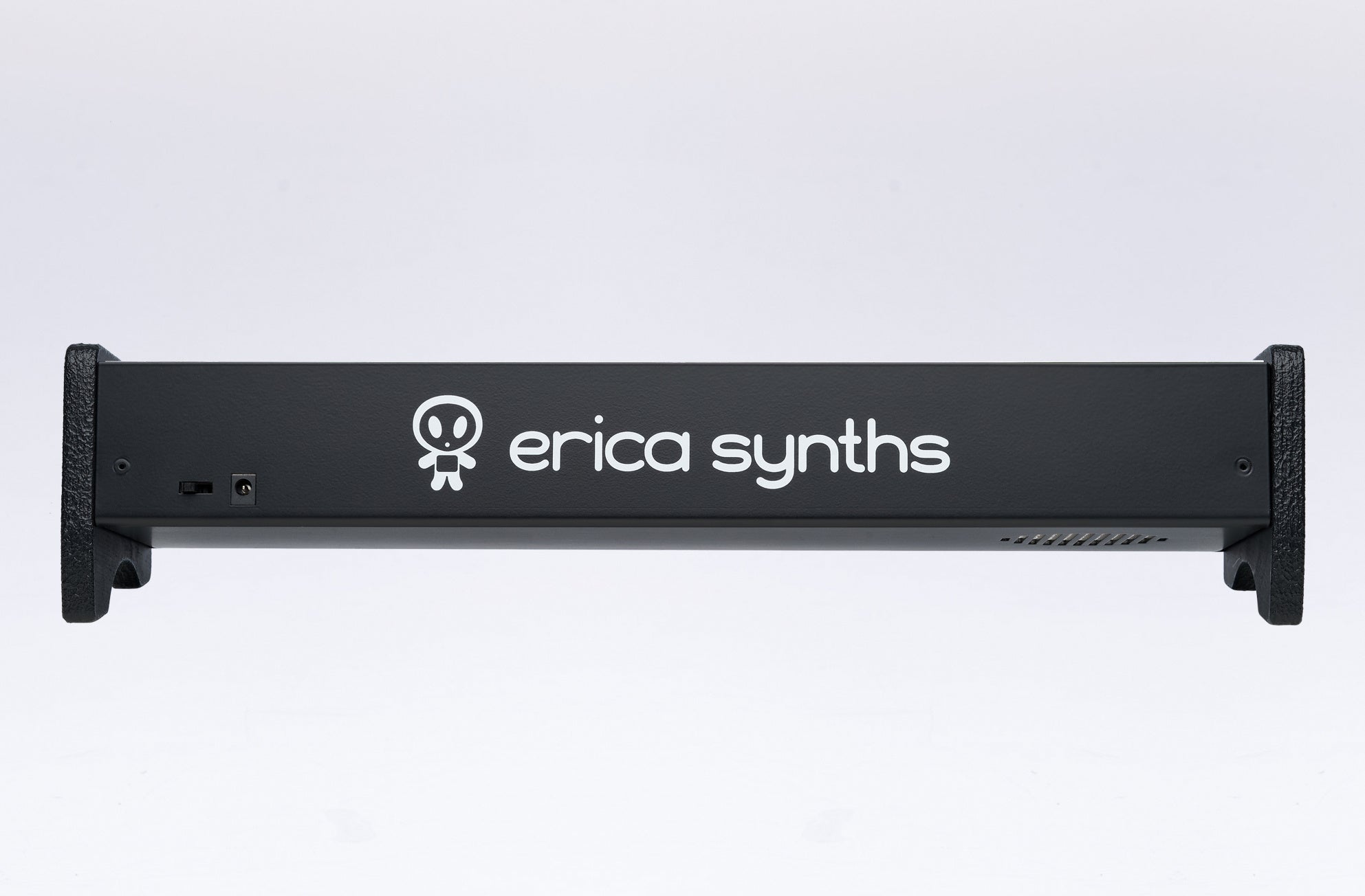 Erica Synths 1 x 84HP skiff case with integrated PSU: black side panels (EU plug)