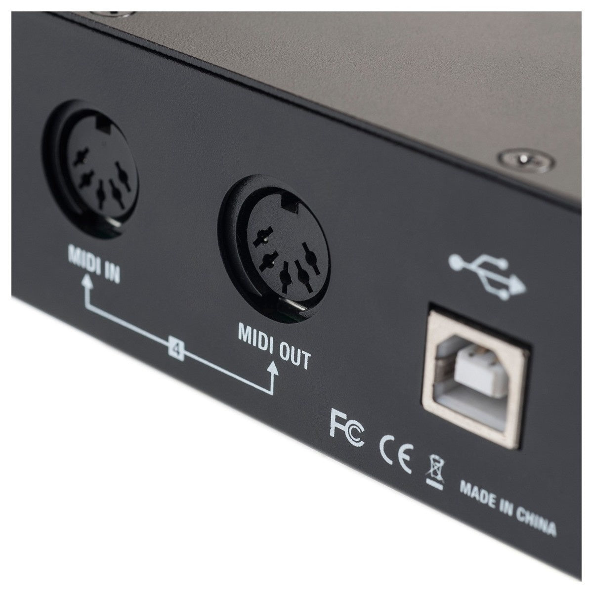 TIE Studio MIDI 4i4o