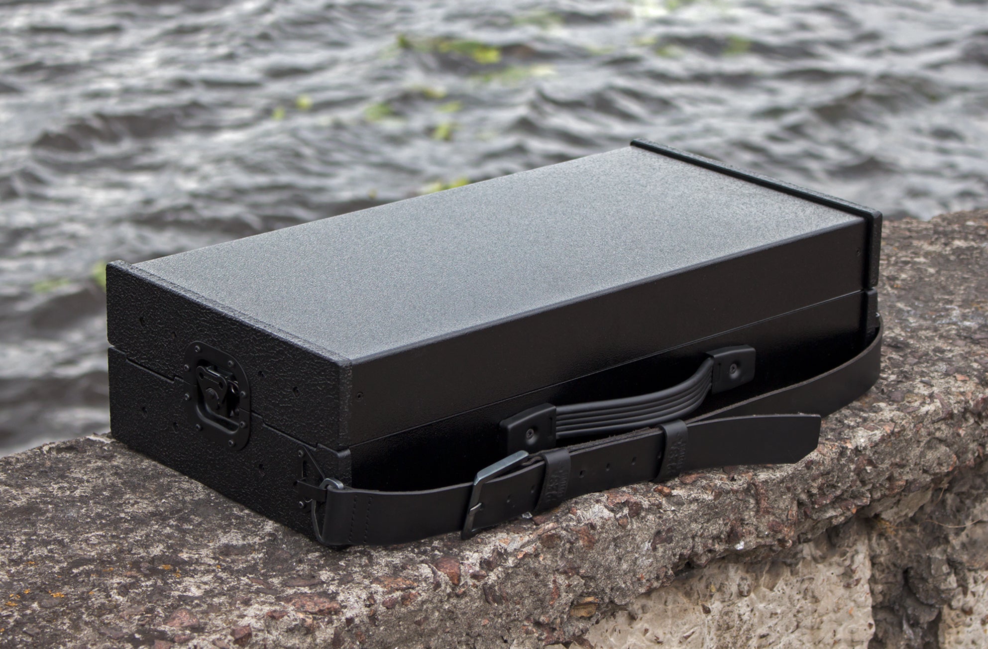 Erica Synths 2 x 104HP Aluminium travel case with integrated PSU (EU plug)