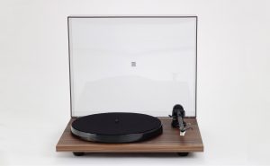 Rega Planar 1 (Walnut)
